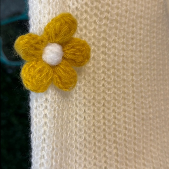 BiBi Fall Delicate‎ Cream Sweater with Flowers Size S but oversized NWOT - Picture 9 of 14
